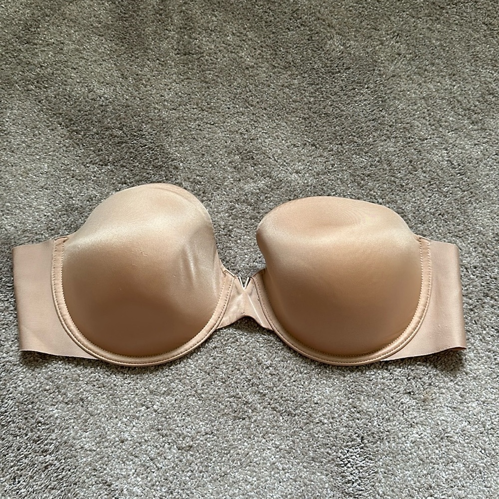 Victoria’s Secret strapless bra